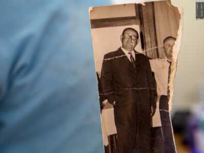 Fu osservando il pap� Giovanni (nella foto) e spinto dal suo amore per il mare cheFrancesco inizi� gi� dalla tenera et� a operare su grosse imbarcazioni imparando a costruirle e ripararle